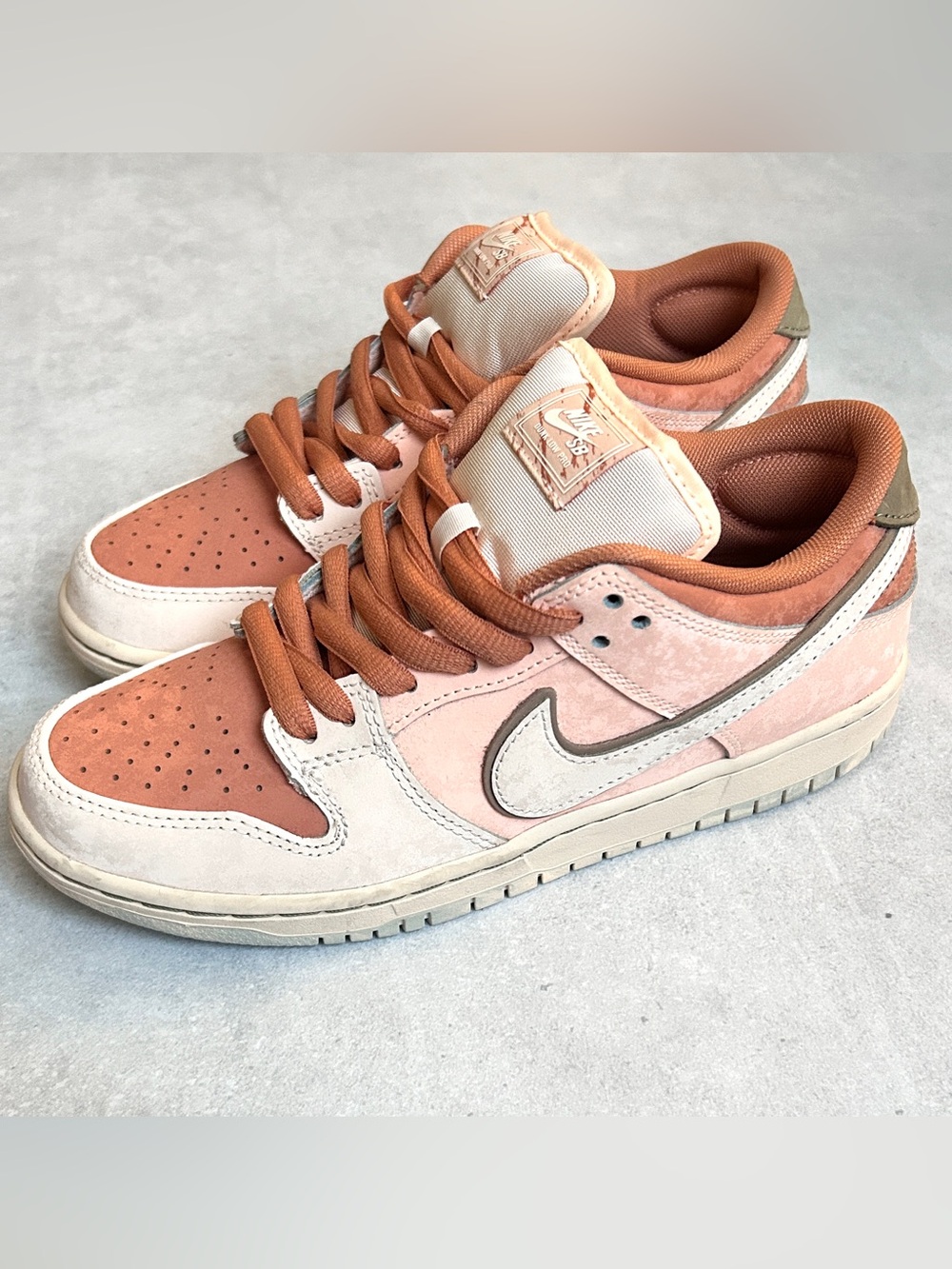 Nike SB Dunk Low Pro Trocadéro Gardens Sneakers FV5926-200 Men’s 6.5 Women’s 8